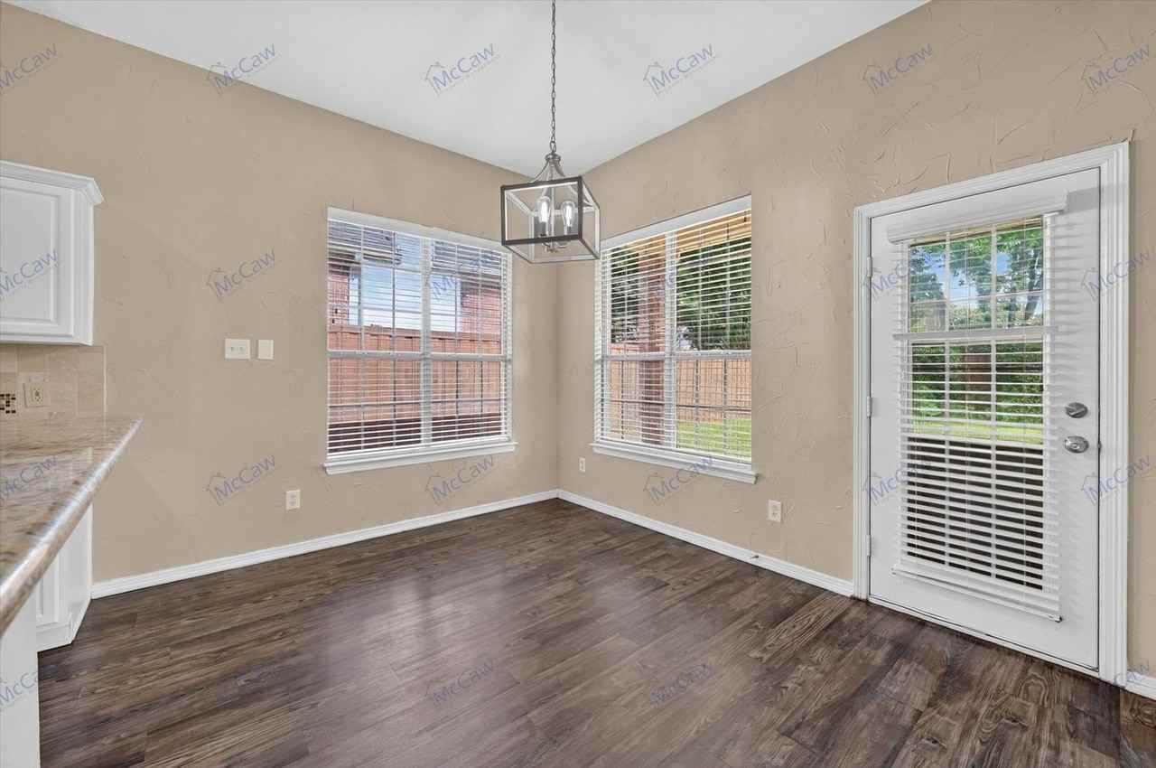 504 Coventry Dr - Photo 7 of 22