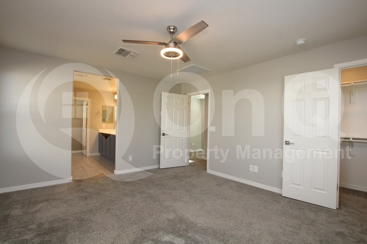 5742 W Raymond St - Photo 6 of 15