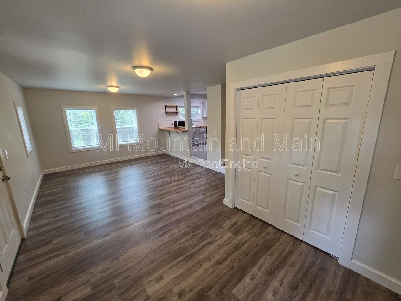 617 Brookshire St #B - Photo 6 of 34