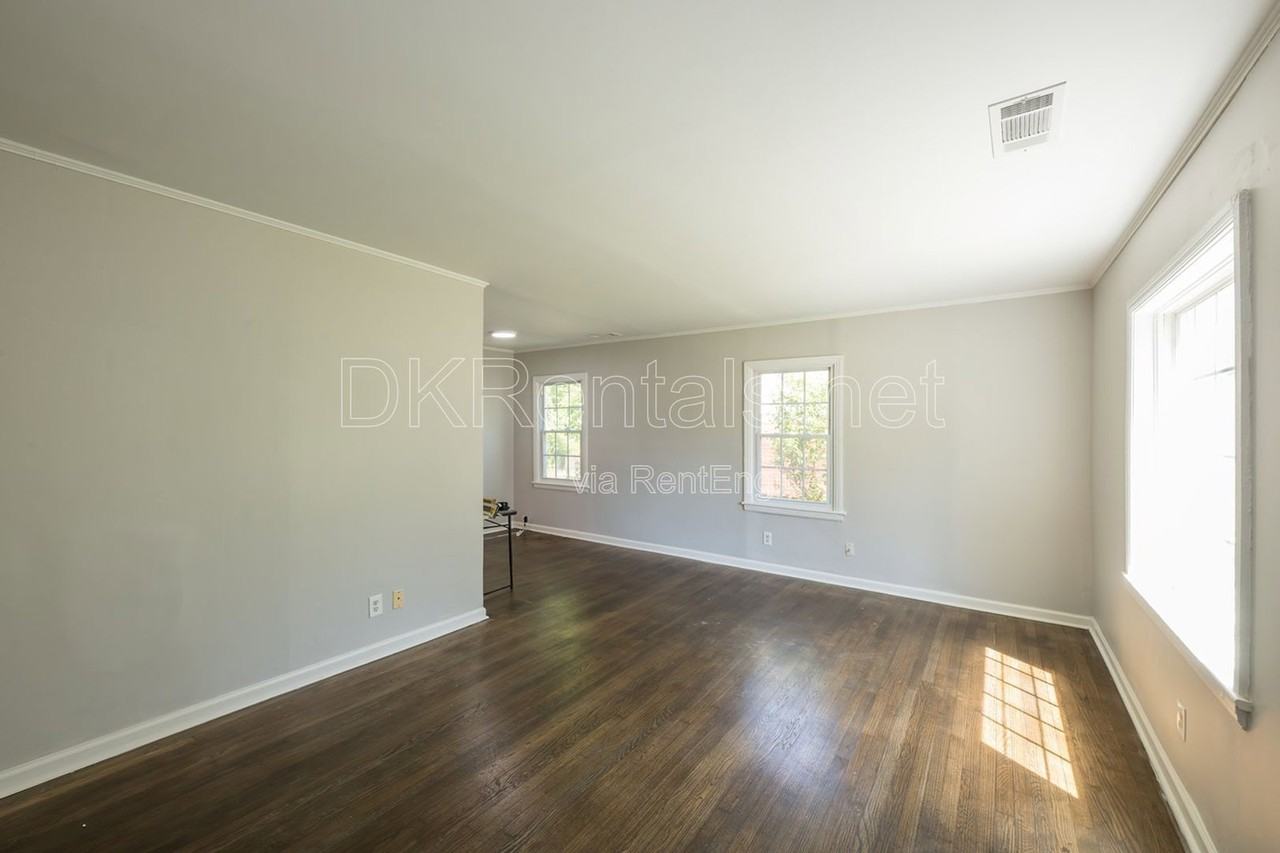 1295 Westmont Rd Sw - Photo 4 of 15