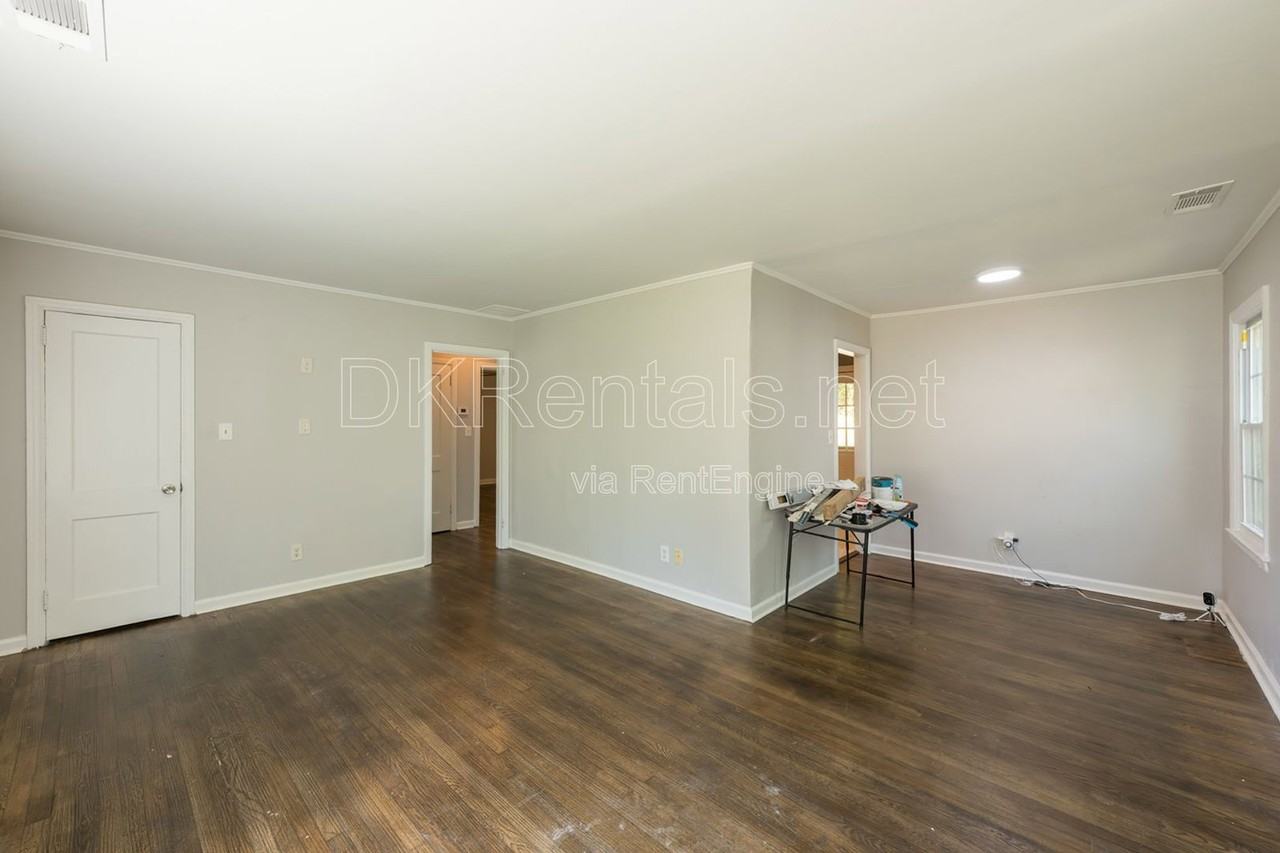 1295 Westmont Rd Sw - Photo 5 of 15