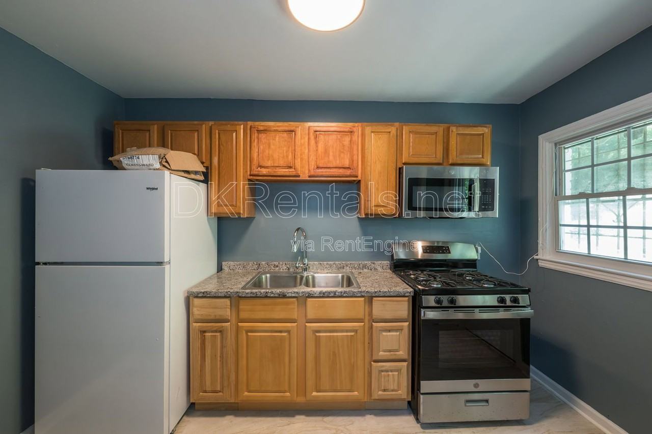 1295 Westmont Rd Sw - Photo 7 of 15