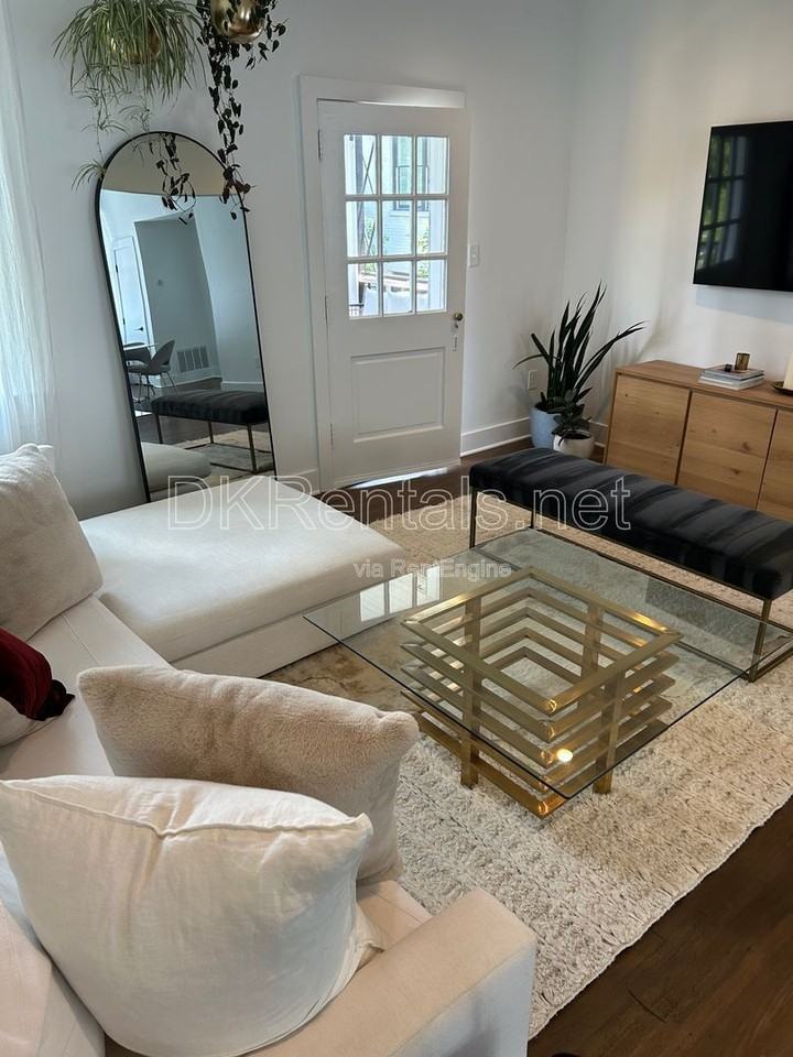 128 Peachtree Memorial Dr Nw #4 - Photo 3 of 28