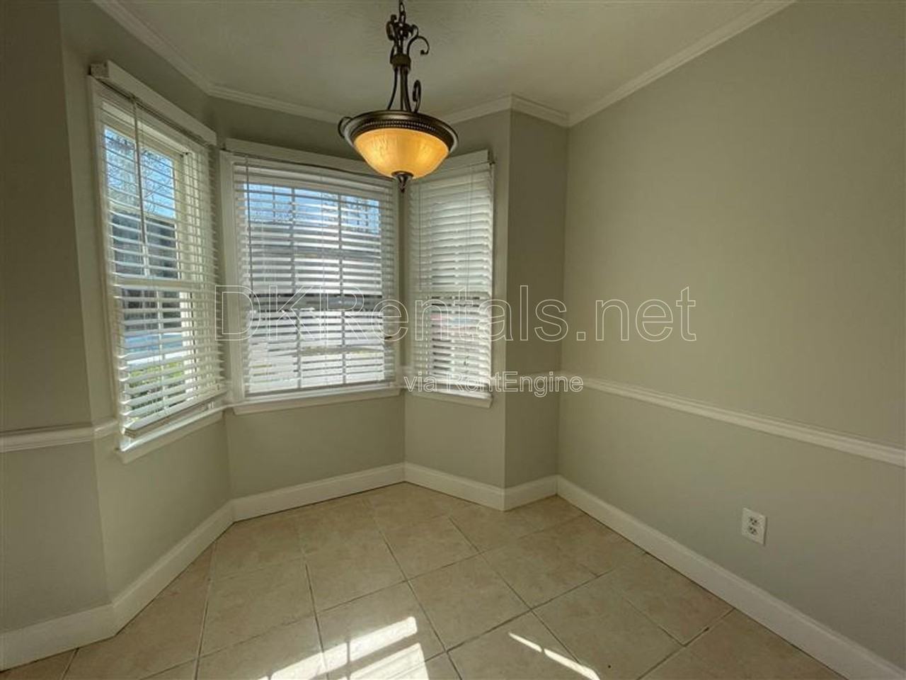 2930 Governors Ct - Photo 3 of 11