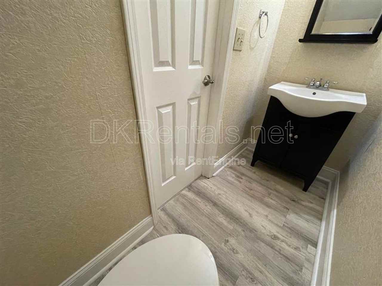 2930 Governors Ct - Photo 5 of 11