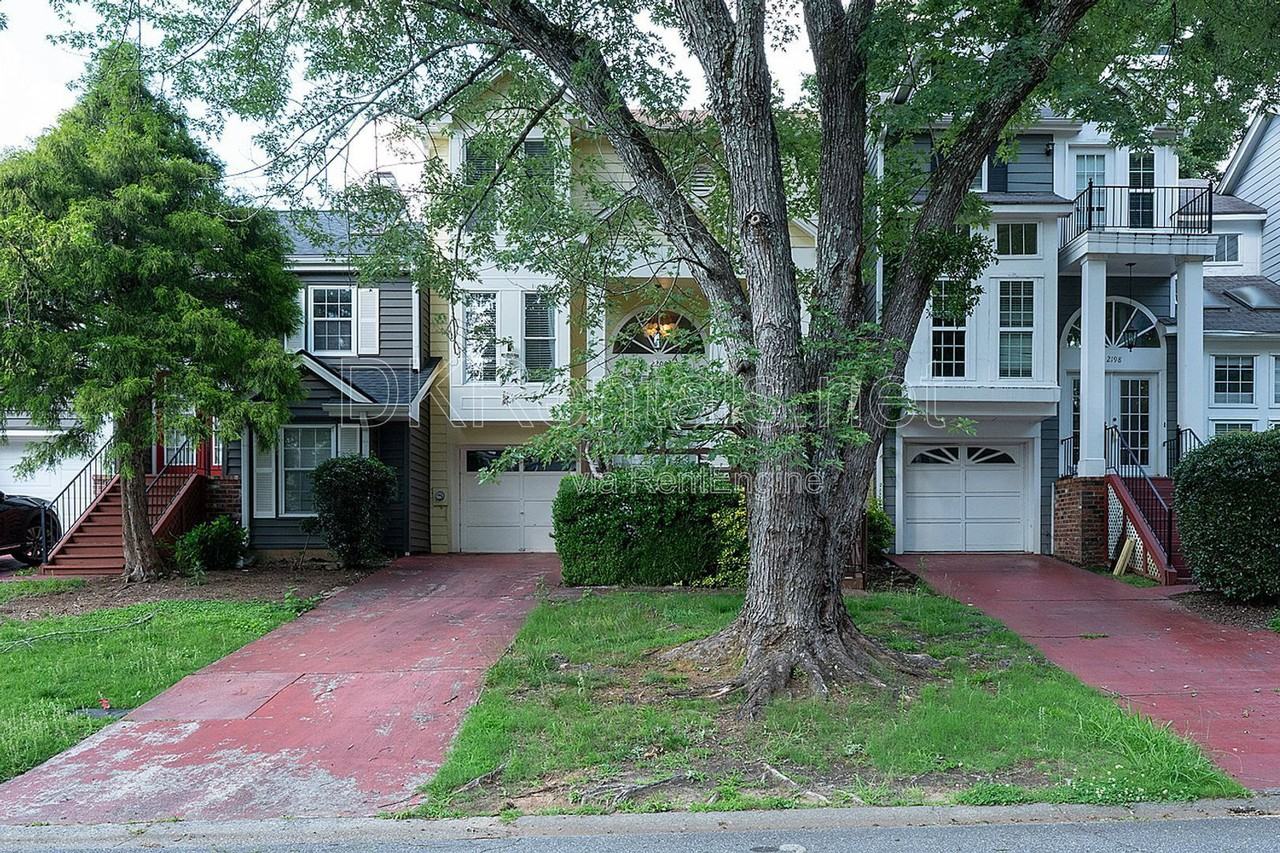 2200 Goodwood Blvd Se - Photo 2 of 25