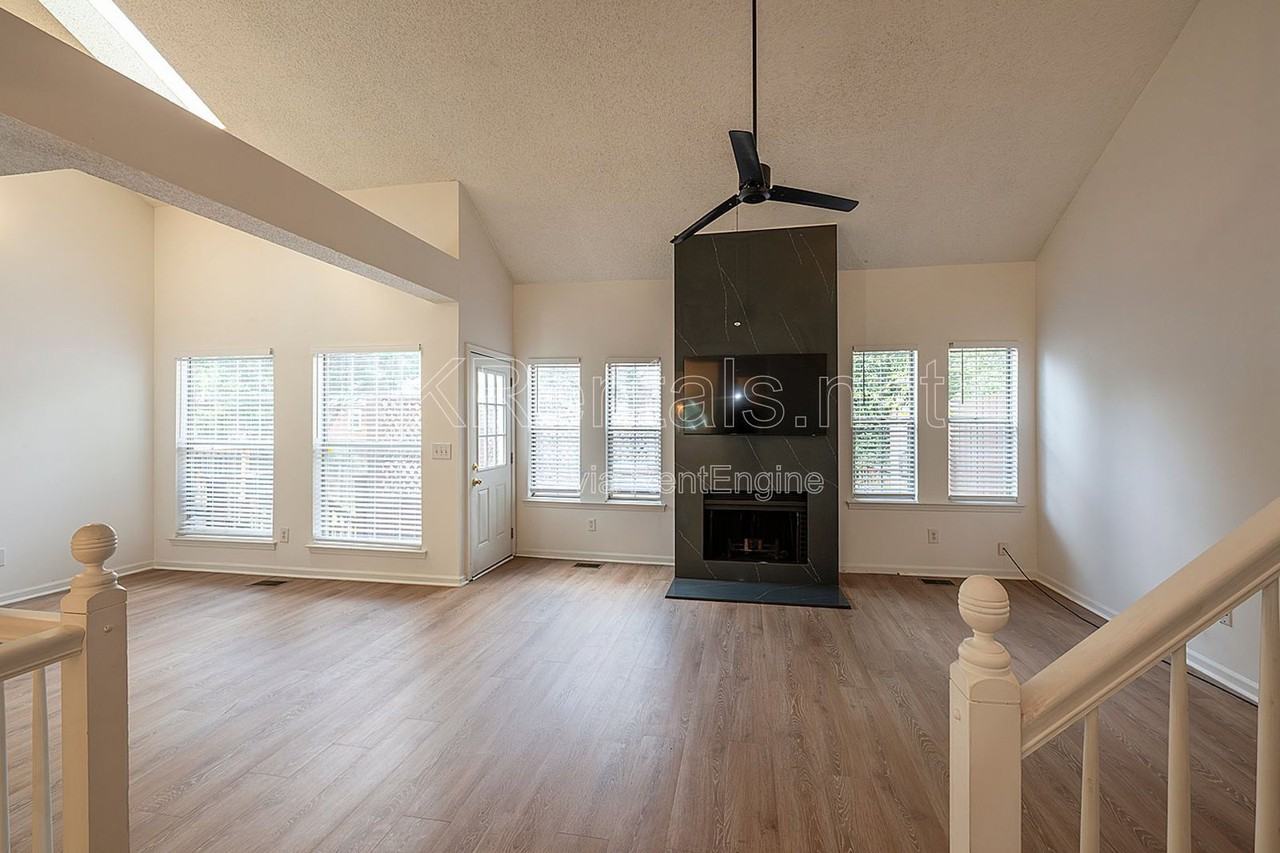 2200 Goodwood Blvd Se - Photo 4 of 25