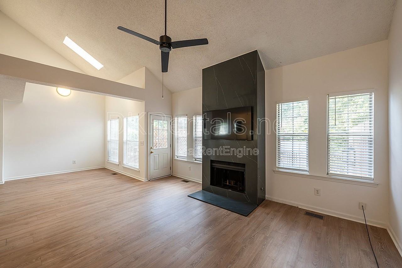 2200 Goodwood Blvd Se - Photo 5 of 25