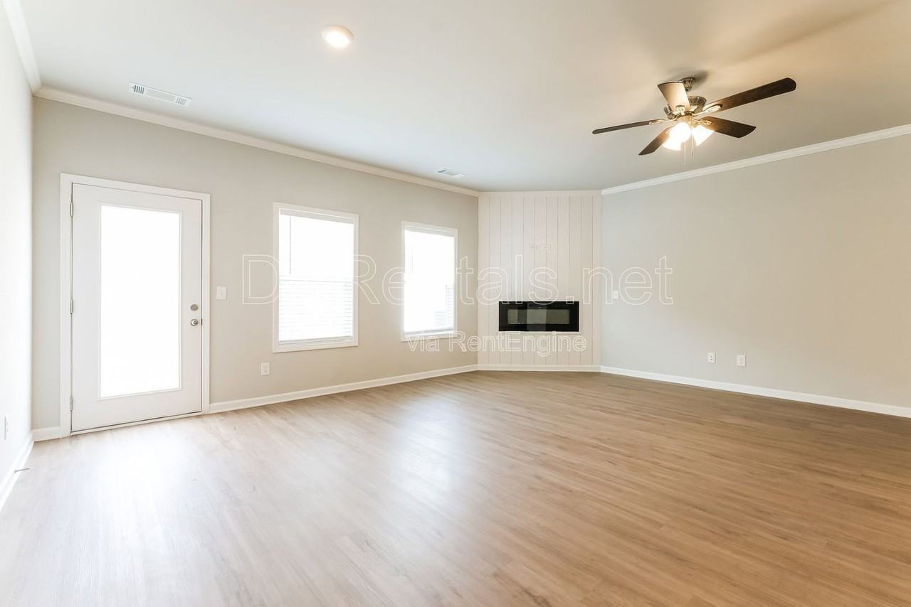 5350 Fox Den Rd - Photo 3 of 19