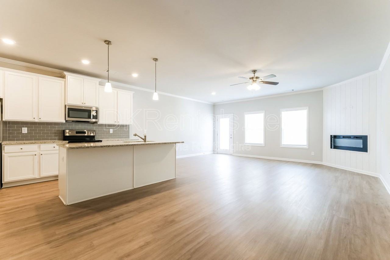 5350 Fox Den Rd - Photo 5 of 19
