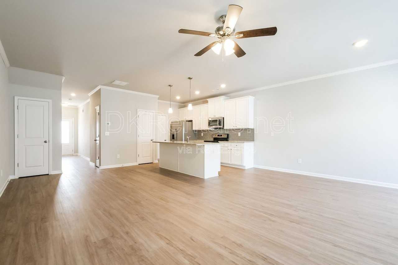5350 Fox Den Rd - Photo 6 of 19
