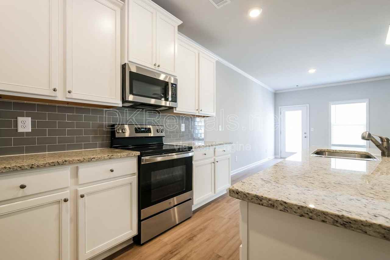 5350 Fox Den Rd - Photo 7 of 19