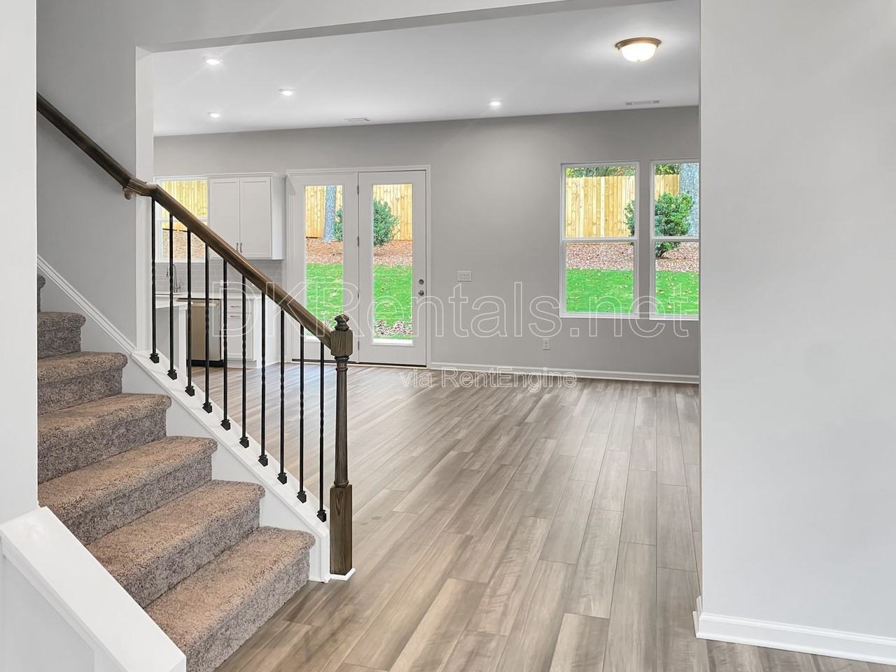 245 Birchwood Row - Photo 4 of 34