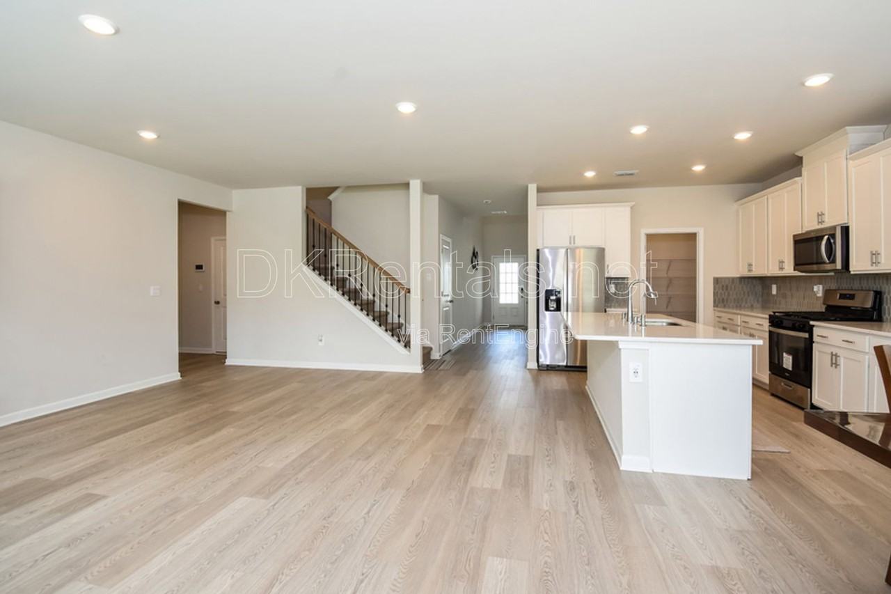 177 Water Oak Way - Photo 3 of 20