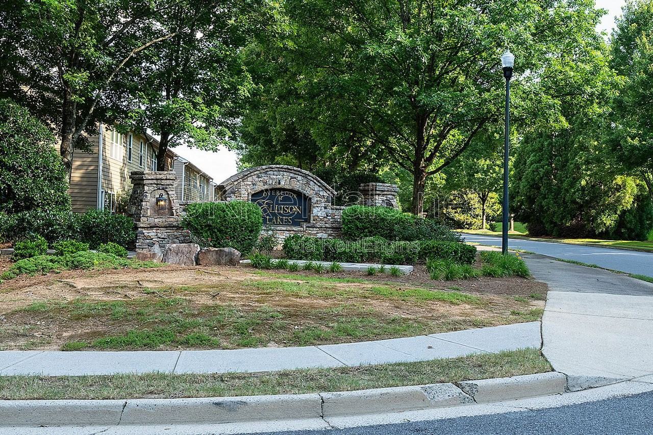 1959 Lakeshore Overlook Cir Nw - Photo 5 of 25