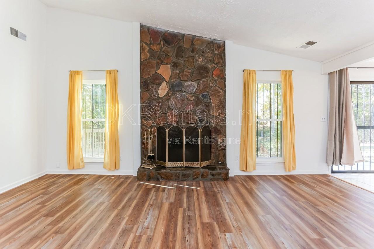 135 Beethoven Ct - Photo 6 of 20