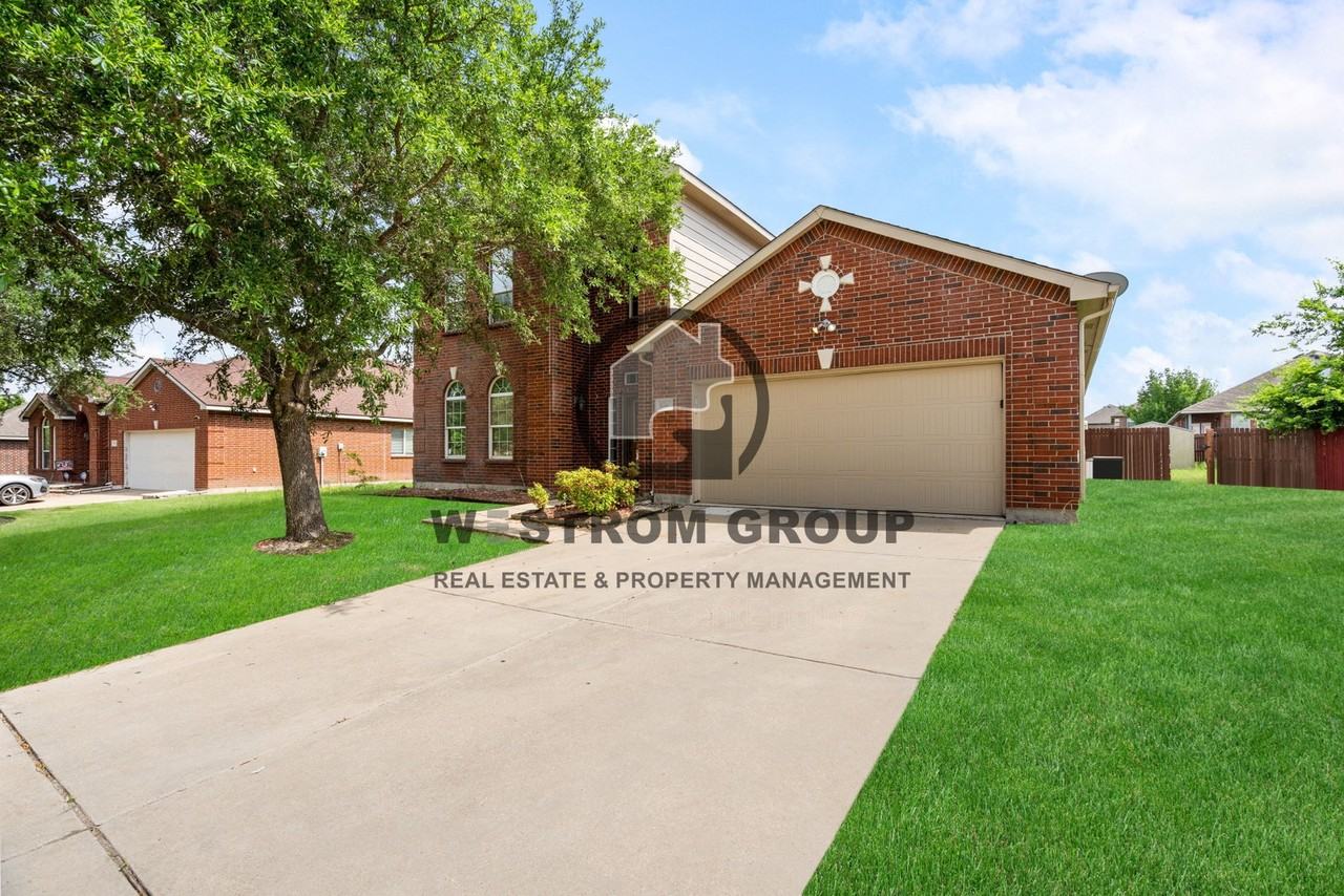 1738 Rock Ridge Dr - Photo 2 of 37
