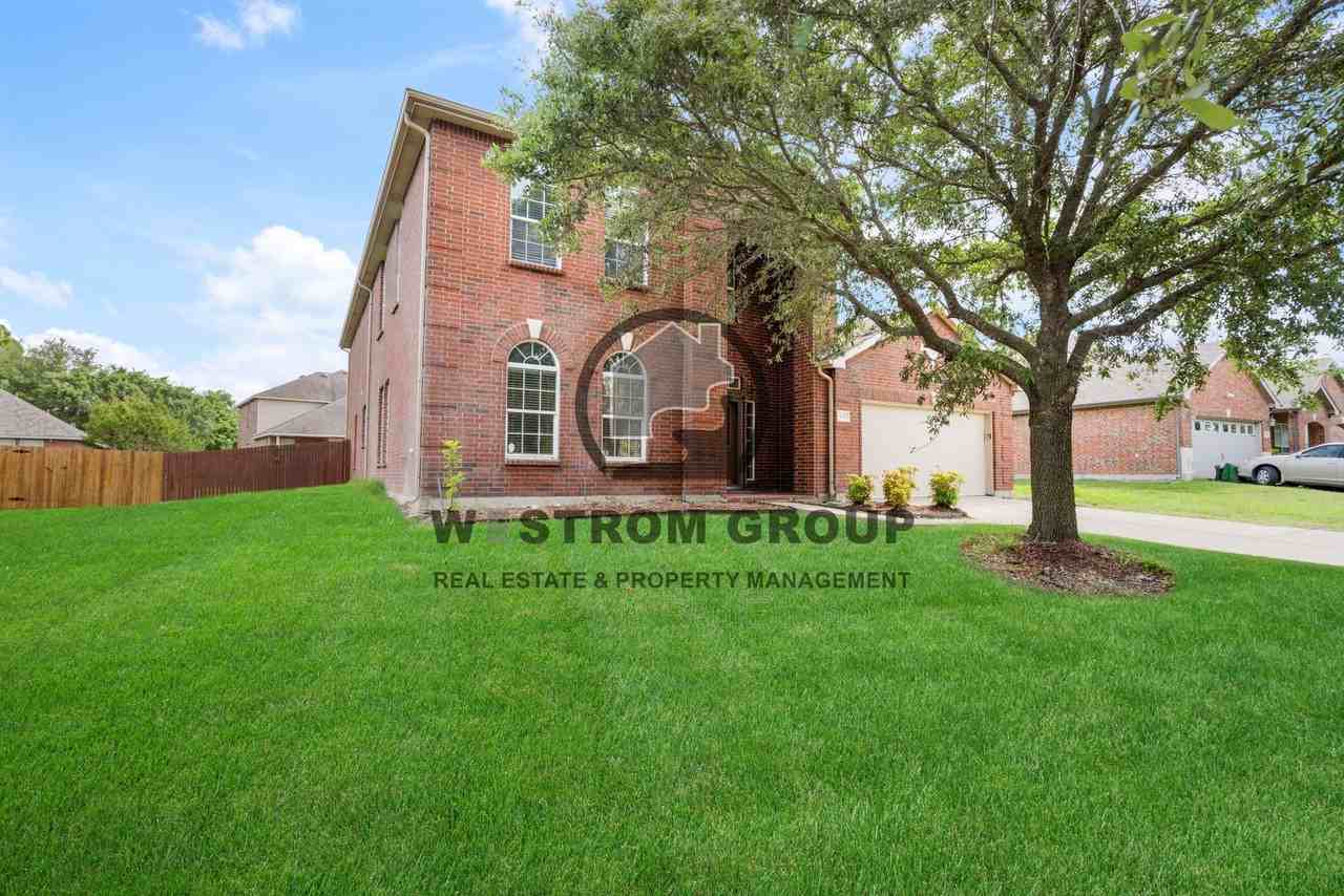 1738 Rock Ridge Dr - Photo 3 of 37