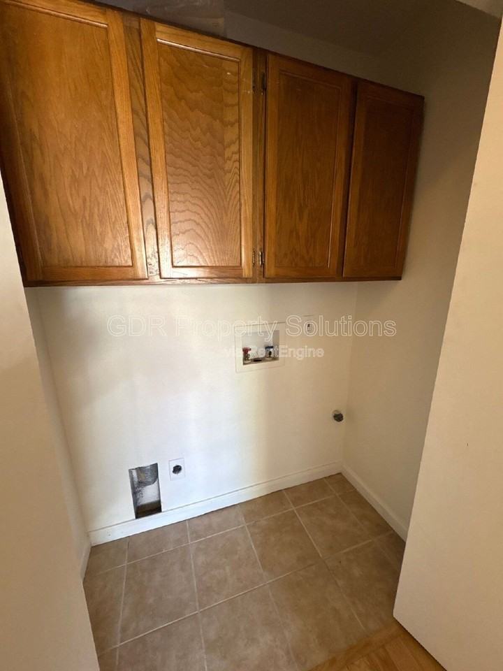 704 Fruit Ave Nw Apt B - Photo 4 of 11