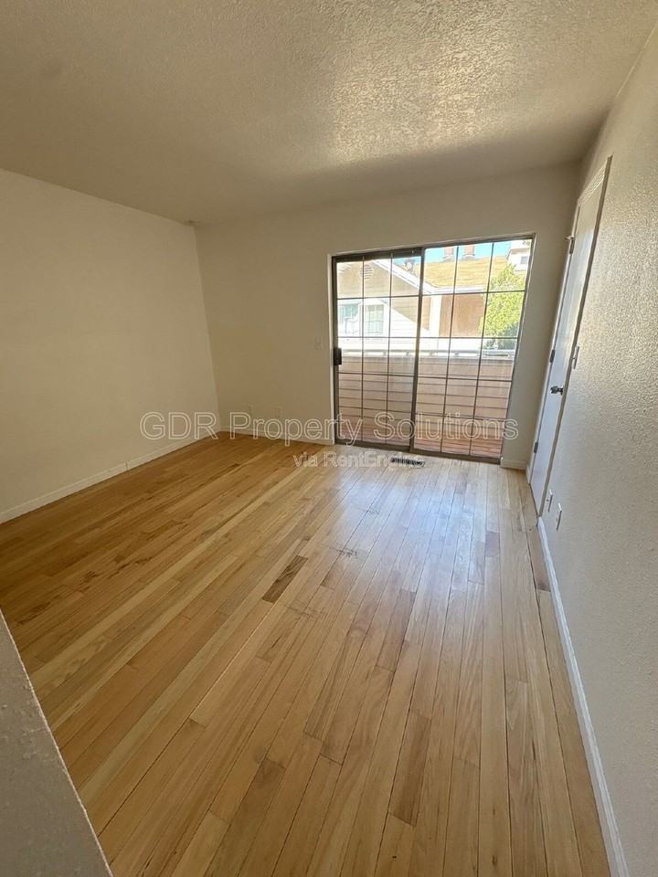 704 Fruit Ave Nw Apt B - Photo 6 of 11