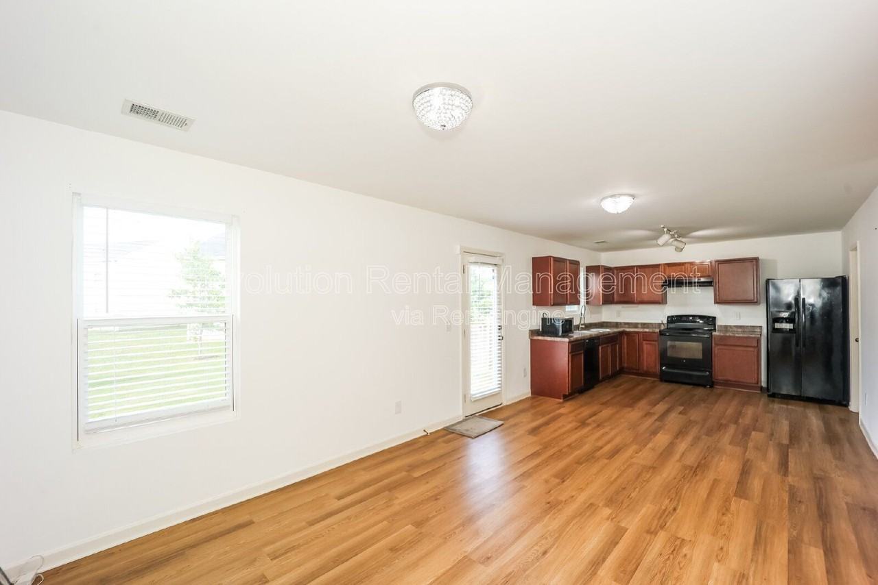 2835 S Hills - Photo 5 of 35