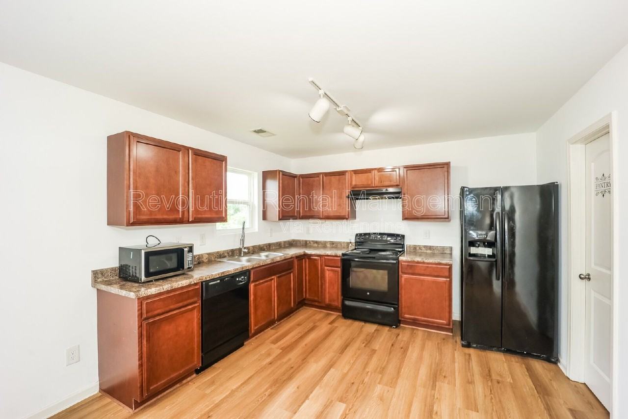 2835 S Hills - Photo 7 of 35