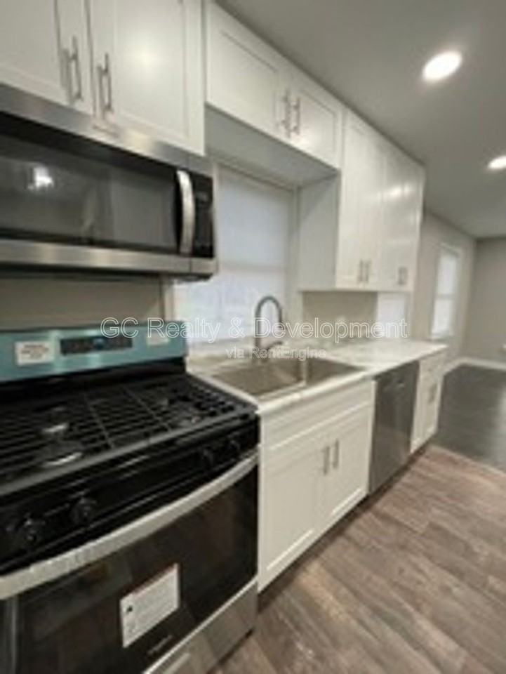 4315 Stanley Ave - Photo 3 of 24