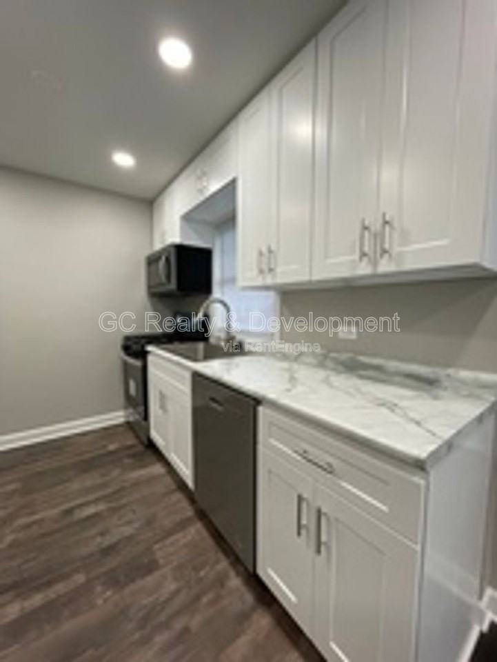 4315 Stanley Ave - Photo 4 of 24