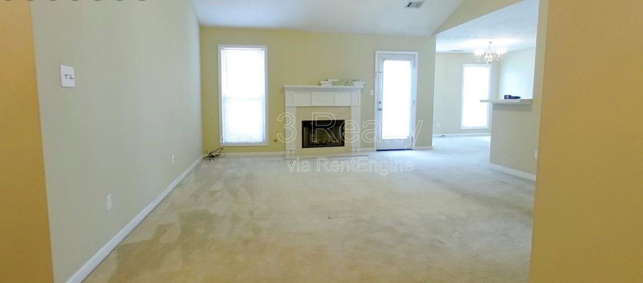 133 Harbour Lake Dr - Photo 3 of 19