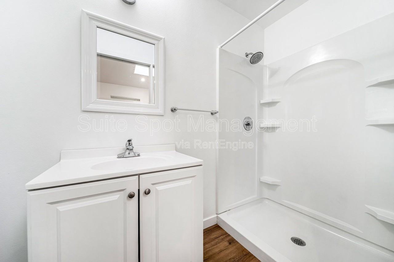 420 N Batavia St #422 - Photo 4 of 9