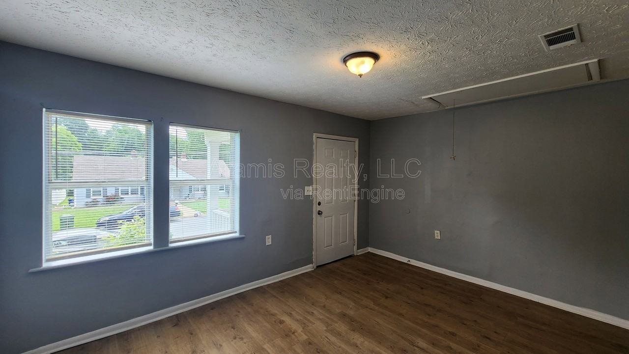 248 Rosser St Sw - Photo 2 of 11