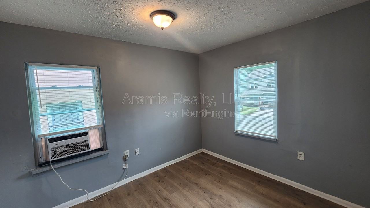 248 Rosser St Sw - Photo 3 of 11