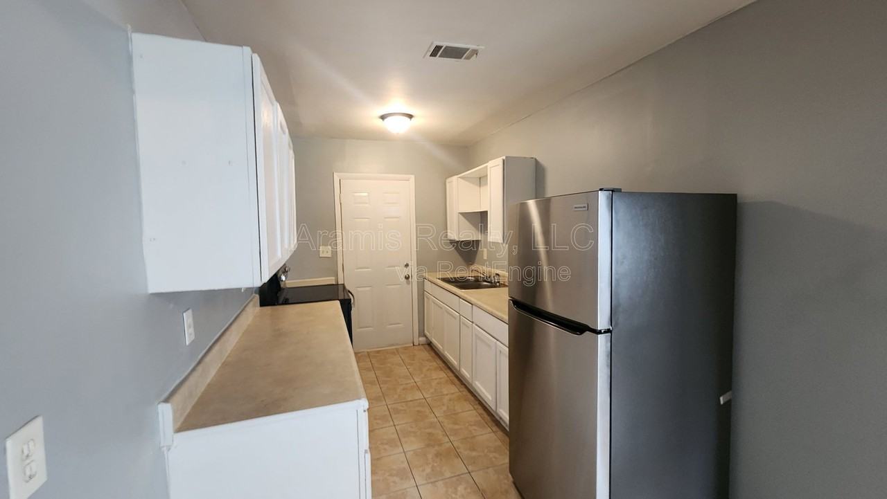 248 Rosser St Sw - Photo 4 of 11