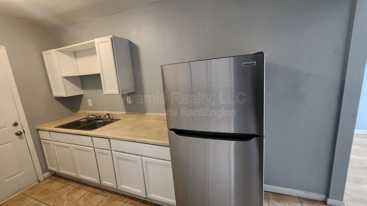 248 Rosser St Sw - Photo 5 of 11