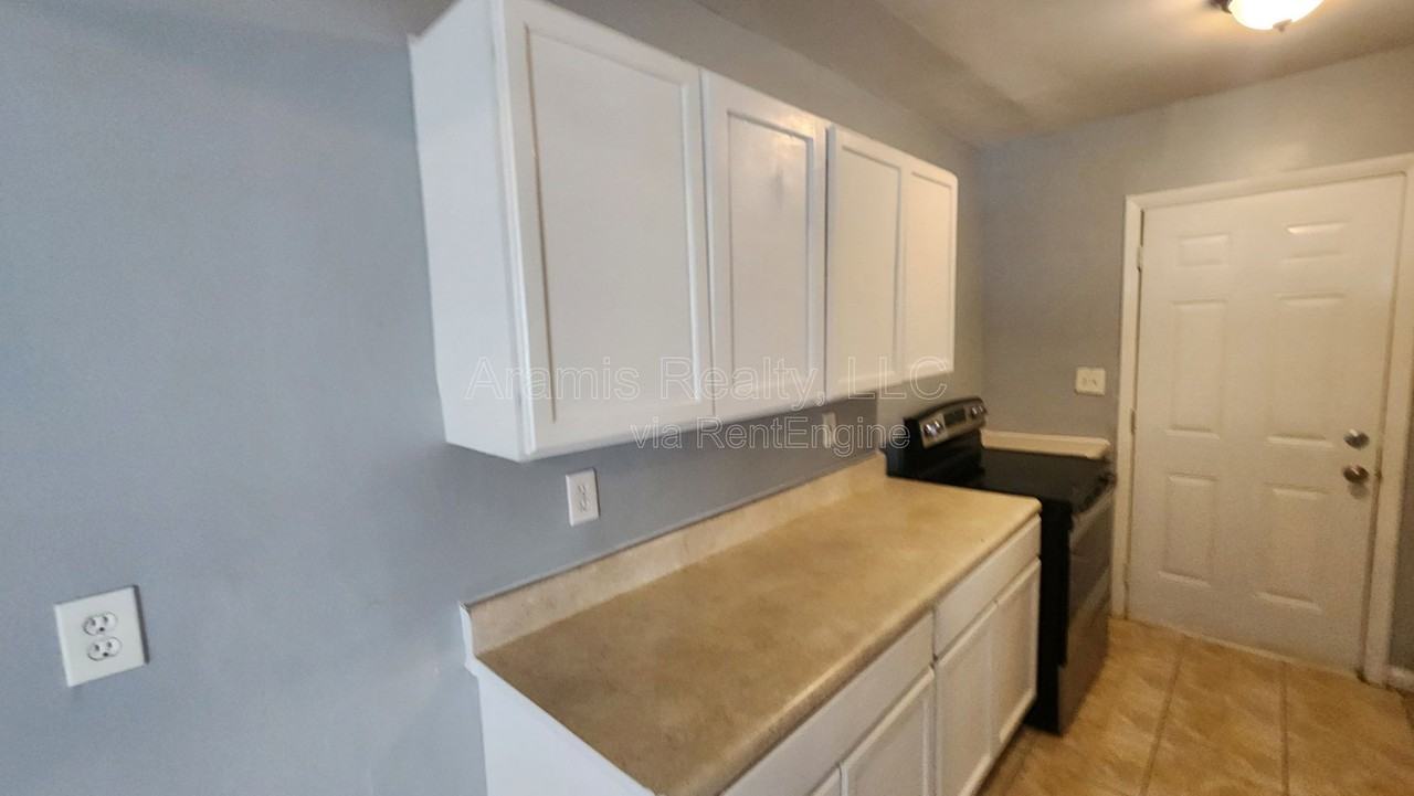 248 Rosser St Sw - Photo 6 of 11