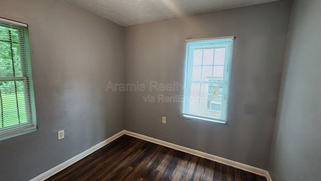 248 Rosser St Sw - Photo 7 of 11