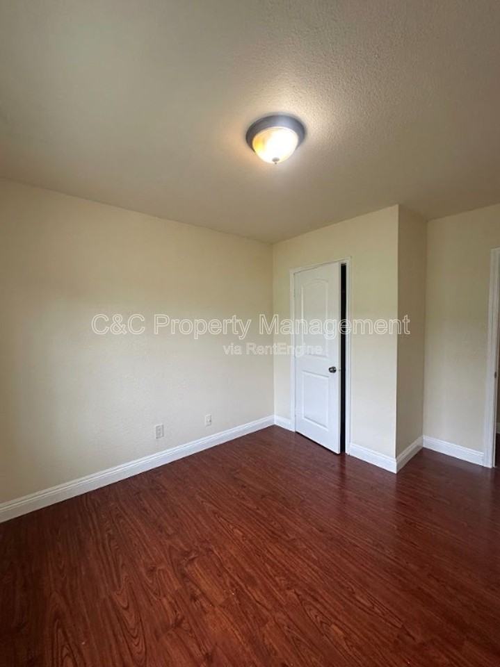 1143 W 91st St - Photo 7 of 15