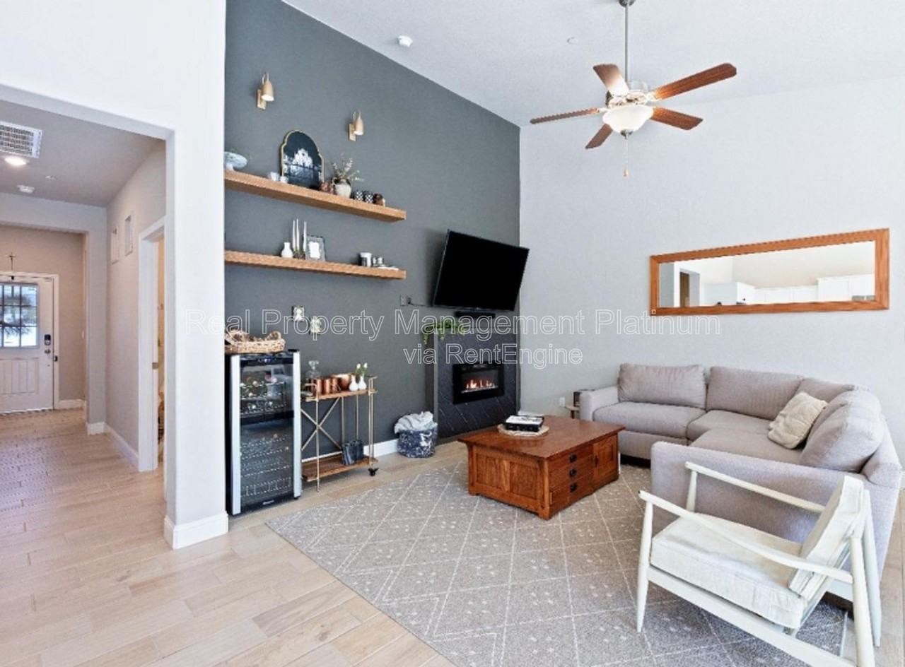 2170 Hermosa Ave - Photo 3 of 20