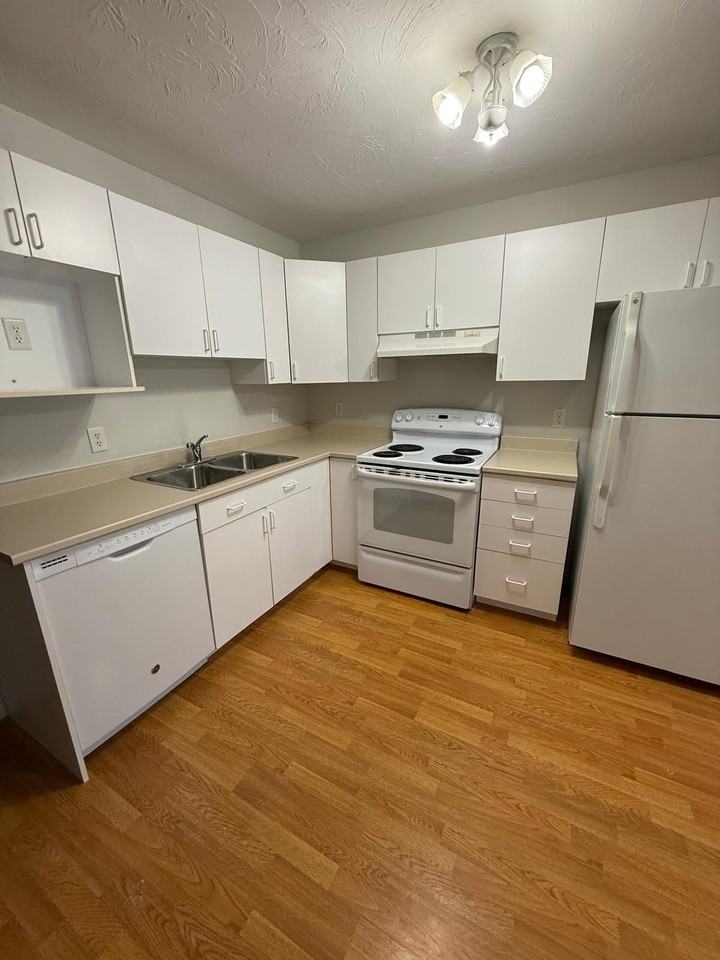 220 Mapleton Rd - Photo 4 of 20