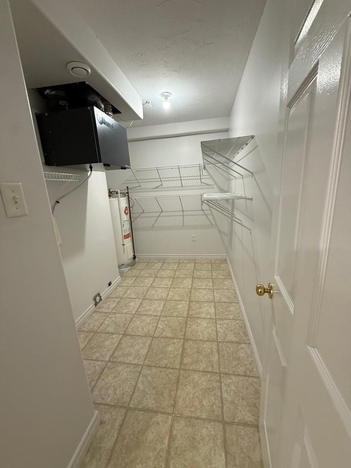 220 Mapleton Rd - Photo 5 of 20