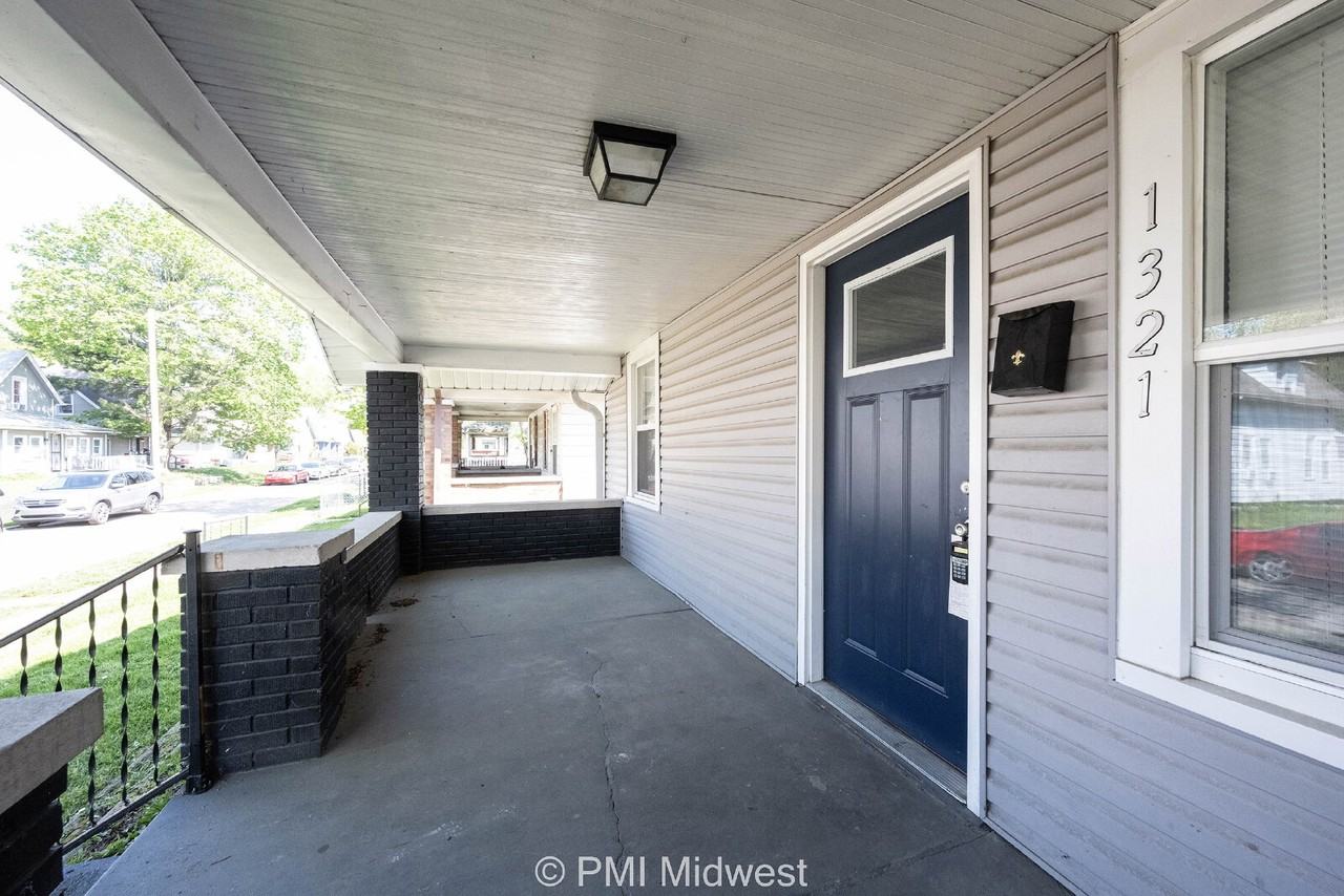 1321 N Ewing St - Photo 3 of 29