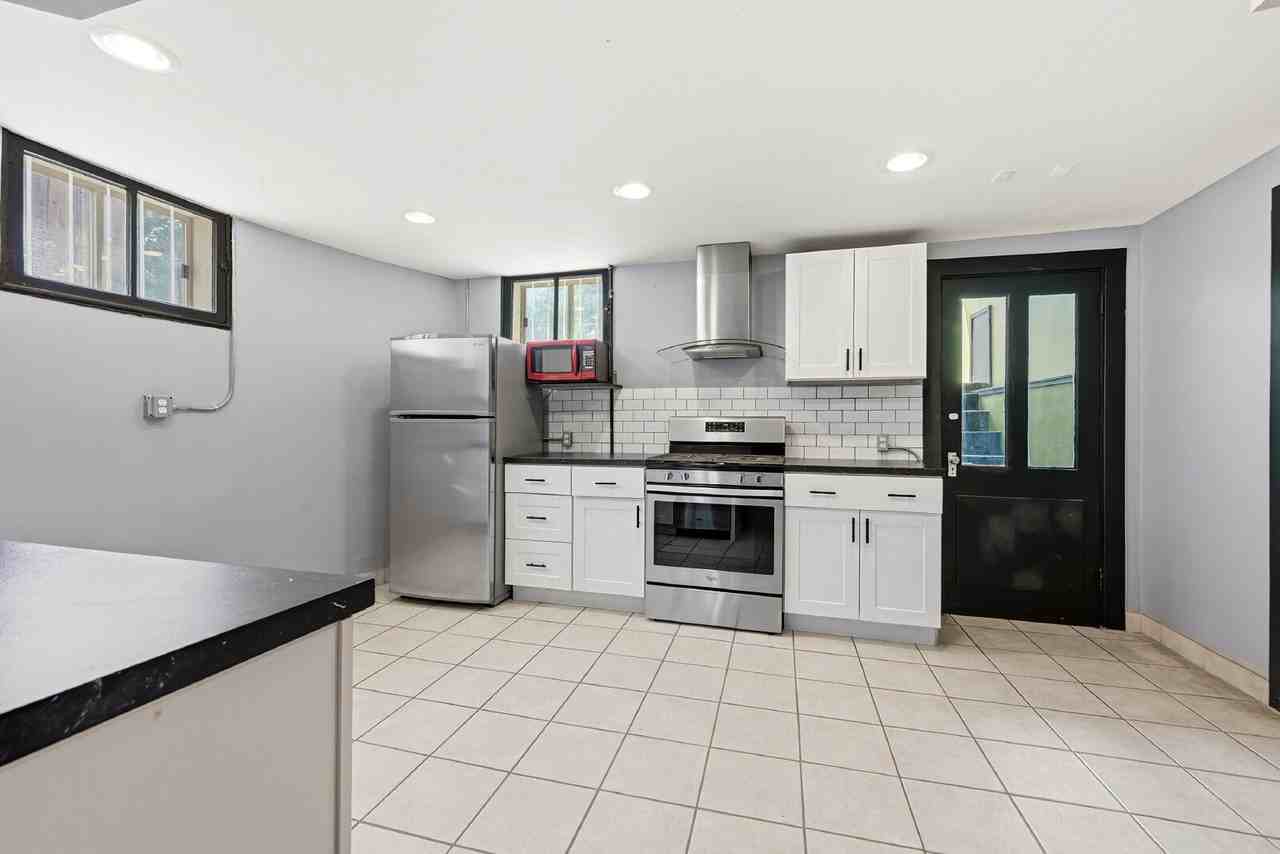 1525 Madison St - Photo 3 of 50