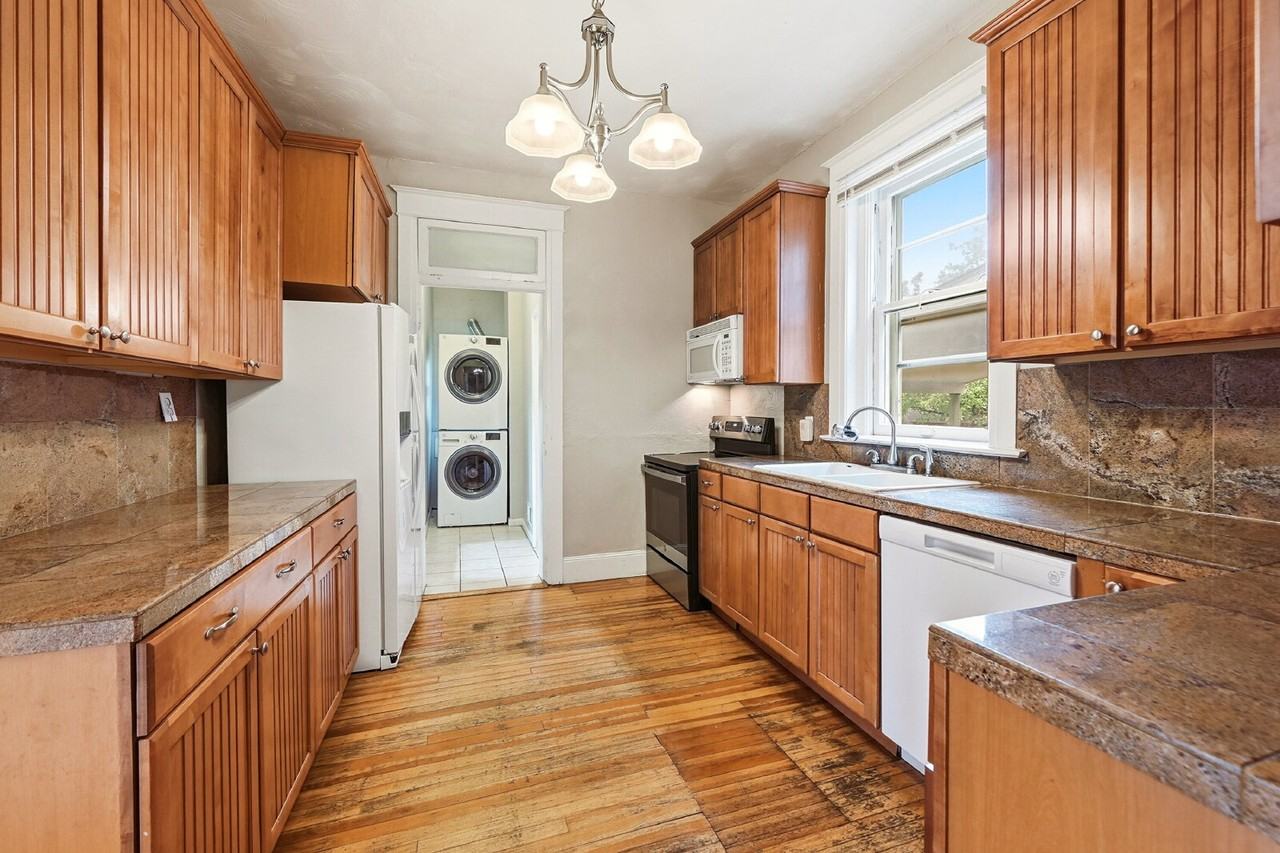 1525 Madison St - Photo 7 of 50