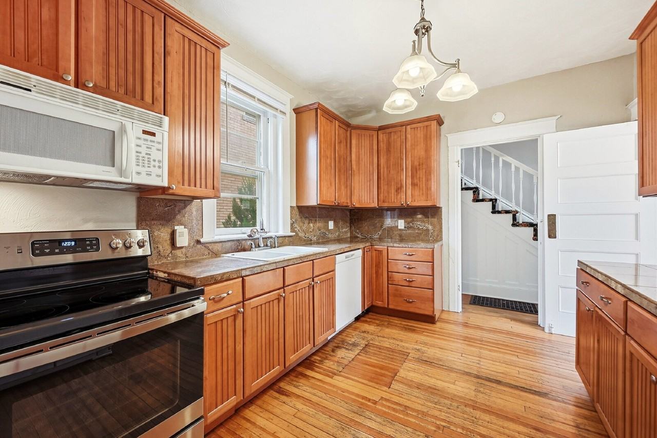 1525 Madison St - Photo 6 of 50