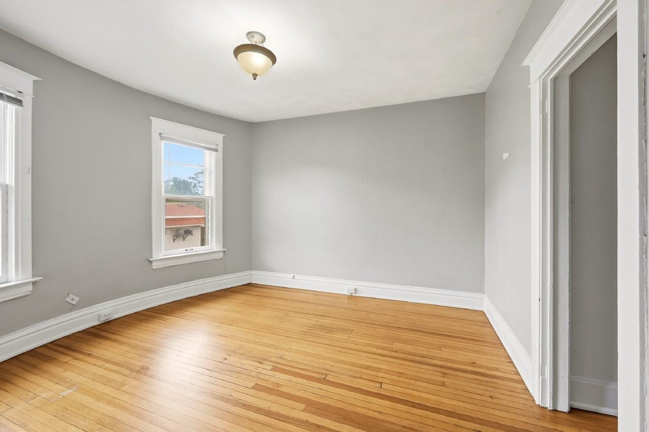 1525 Madison St - Photo 4 of 50