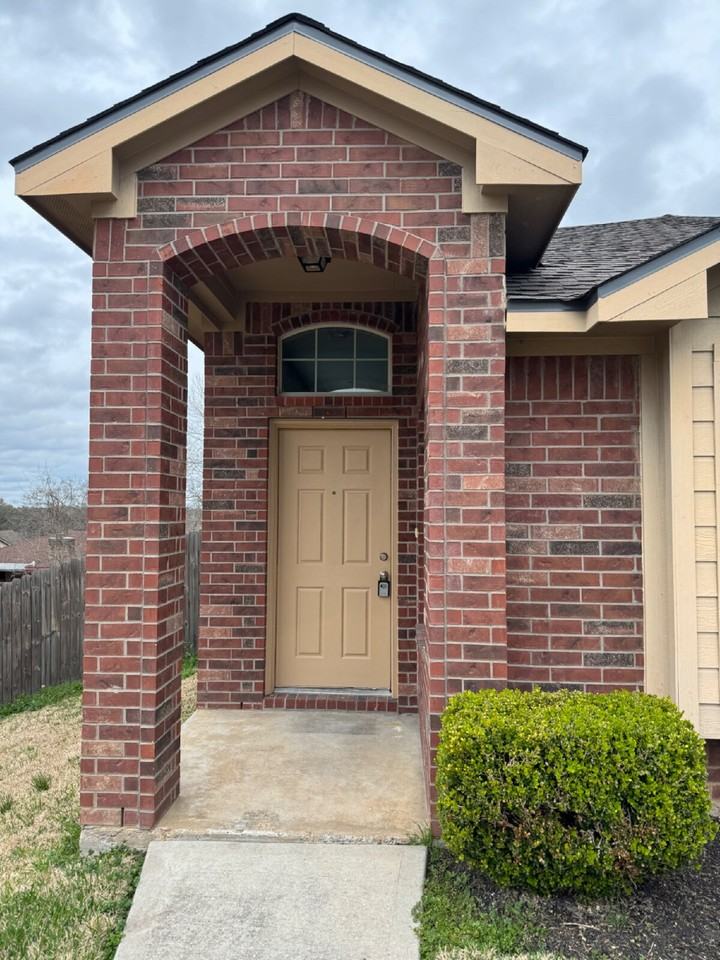 13196 Miller Ln - Photo 2 of 40