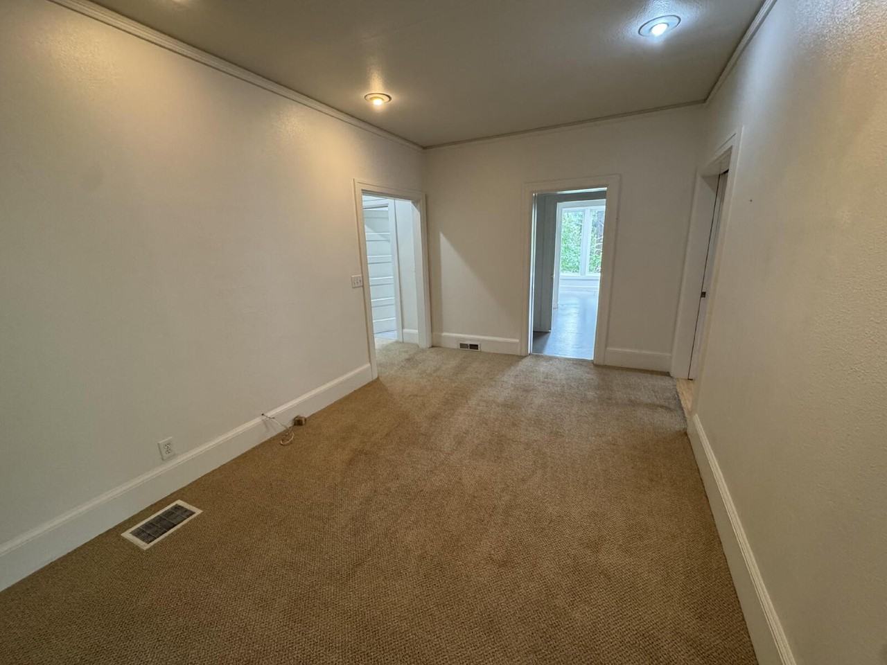 10131 Se Cambridge Ln - Photo 2 of 20