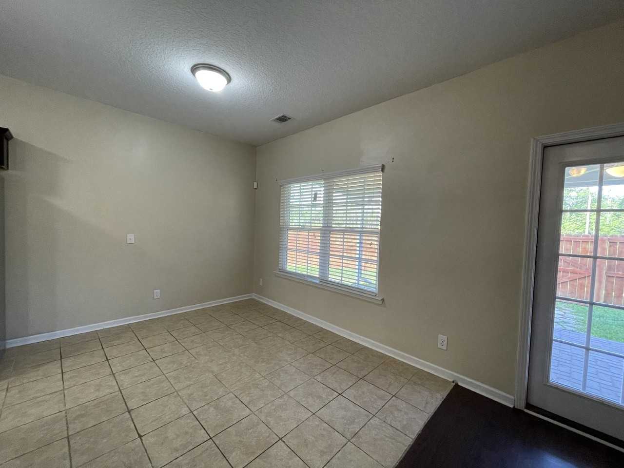 1322 Windrow Dr - Photo 5 of 32