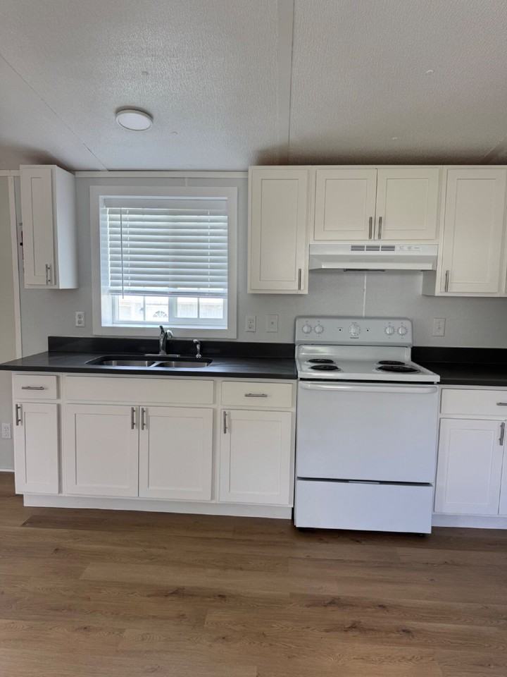 253 Friendly Cir - Photo 2 of 10
