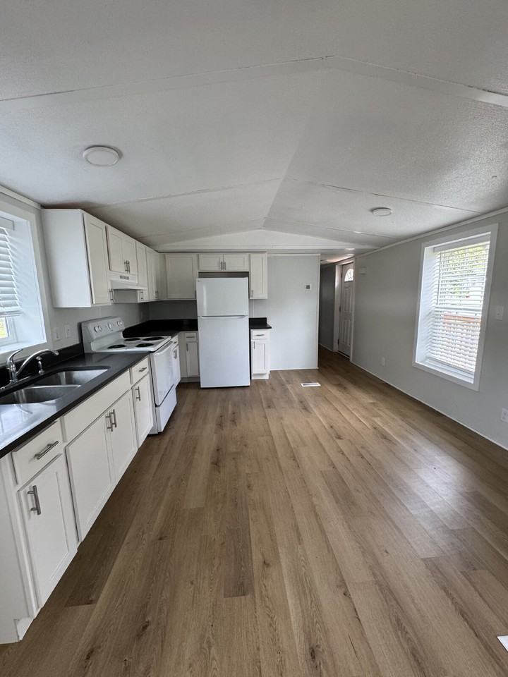 253 Friendly Cir - Photo 3 of 10